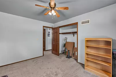 9301 S Sherwood Dr, Franklin, WI 53132 - Photo 30
