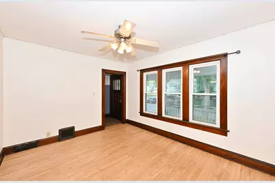8447 W Maple St #8449, West Allis, WI 53214 - Photo 6