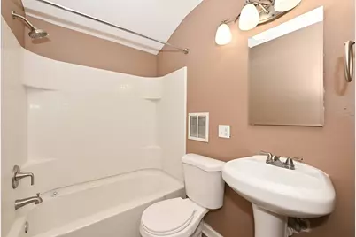 8447 W Maple St #8449, West Allis, WI 53214 - Photo 22