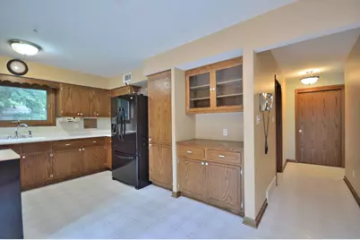 5222 S 20th St, Milwaukee, WI 53221 - Photo 10