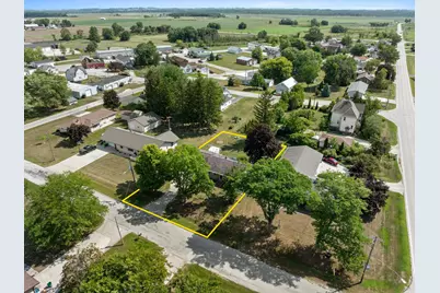 931  Landis St, Rockland, WI 54207 - Photo 2