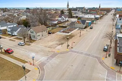 2023  Washington St, Two Rivers, WI 54241 - Photo 6