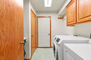 N26W27080 Prospect Ave, Pewaukee, WI 53072 - Photo 20