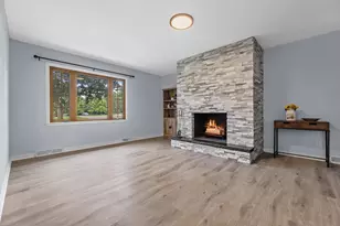 N113W13033 Crestview Dr, Germantown, WI 53022 - Photo 14
