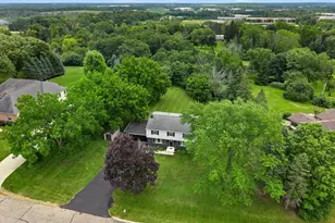 N113W13033 Crestview Dr, Germantown, WI 53022 - Photo 2
