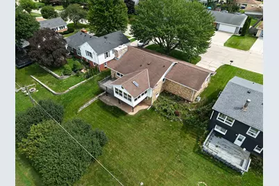 1416  Spring Valley Dr, Racine, WI 53405 - Photo 4