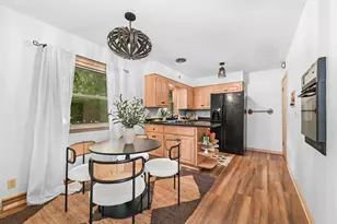 11707 W Oxford Pl, Wauwatosa, WI 53226 - Photo 6