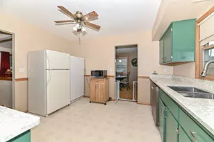 8231 W New Jersey Ave, Milwaukee, WI 53220 - Photo 10