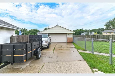 8231 W New Jersey Ave, Milwaukee, WI 53220 - Photo 22