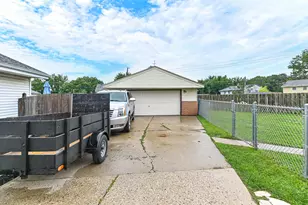 8231 W New Jersey Ave, Milwaukee, WI 53220 - Photo 22