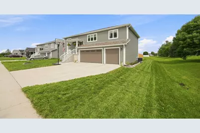 687 W Madison St, Jefferson, WI 53549 - Photo 2