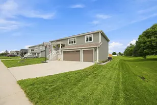 687 W Madison St, Jefferson, WI 53549 - Photo 2