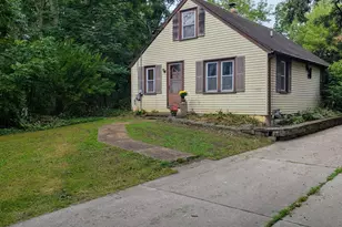 6115 S Linnie Lac Dr, New Berlin, WI 53146 - Photo 2