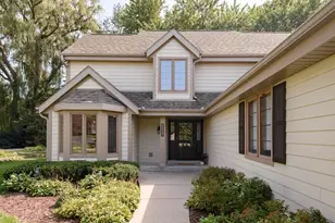18465 St Andrew Ct, Brookfield, WI 53045 - Photo 2