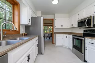 18465 St Andrew Ct, Brookfield, WI 53045 - Photo 6