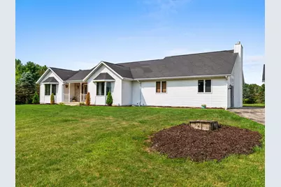 3538  Greenview Ct, Manitowoc Rapids, WI 54230 - Photo 4