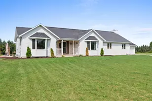 3538 Greenview Ct, Manitowoc Rapids, WI 54230 - Photo 2
