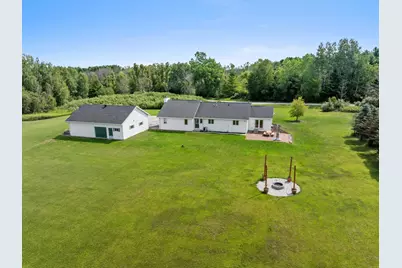 3538  Greenview Ct, Manitowoc Rapids, WI 54230 - Photo 8