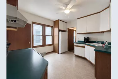 966 S 60th St, West Allis, WI 53214 - Photo 18