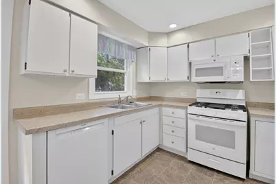 917  111th St, Pleasant Prairie, WI 53158 - Photo 8
