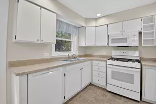 917 111th St, Pleasant Prairie, WI 53158 - Photo 8