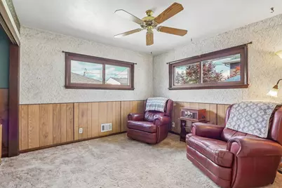 4554 S 48th St, Greenfield, WI 53220 - Photo 12