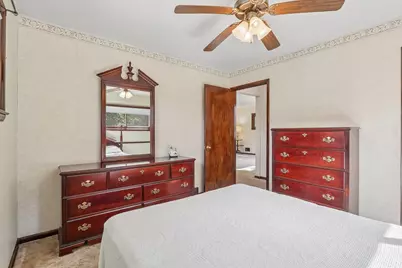 4554 S 48th St, Greenfield, WI 53220 - Photo 10
