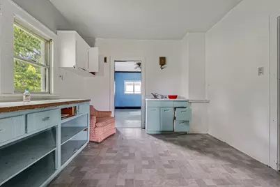 2436 E Whittaker Ave, Saint Francis, WI 53235 - Photo 8