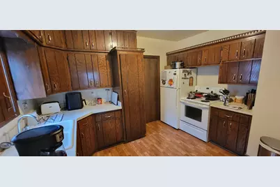 2327  Meachem St, Racine, WI 53403 - Photo 6