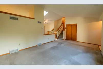 9601 W Darnel Ave, Milwaukee, WI 53224 - Photo 6