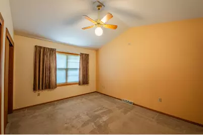 9601 W Darnel Ave, Milwaukee, WI 53224 - Photo 16