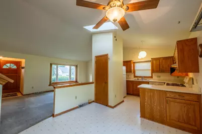 9601 W Darnel Ave, Milwaukee, WI 53224 - Photo 10