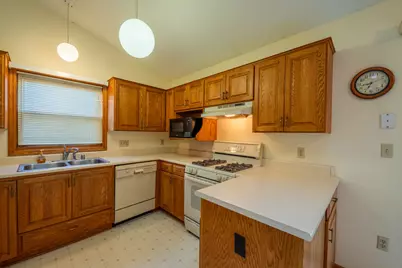 9601 W Darnel Ave, Milwaukee, WI 53224 - Photo 12