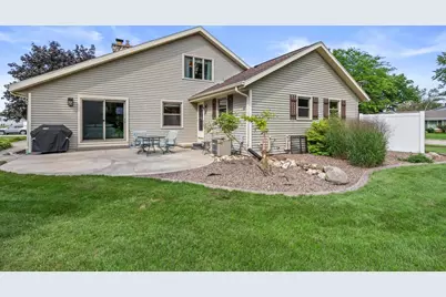 705  Sunset Dr, Hartford, WI 53027 - Photo 44