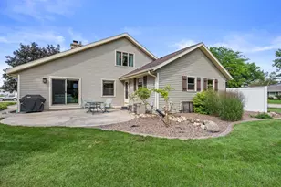 705 Sunset Dr, Hartford, WI 53027 - Photo 44