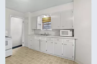 419 S 30th St, Manitowoc, WI 54220 - Photo 4