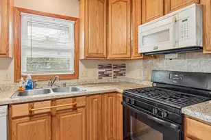 10611 W Silver Spring Dr, Milwaukee, WI 53225 - Photo 12