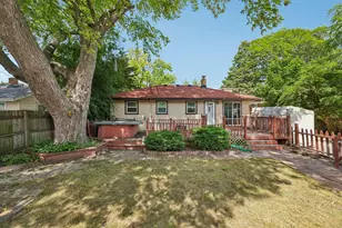 10611 W Silver Spring Dr, Milwaukee, WI 53225 - Photo 32