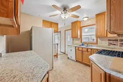 10611 W Silver Spring Dr, Milwaukee, WI 53225 - Photo 10
