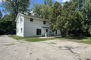 6414 N 101st St, Milwaukee, WI 53224 - Photo 2