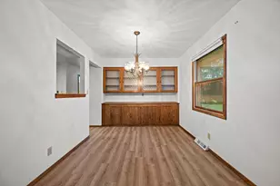 W164N10543 Timberline Ct, Germantown, WI 53022 - Photo 8