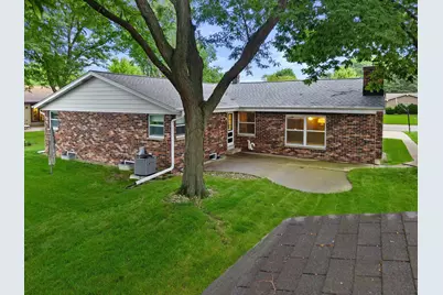 W164N10543  Timberline Ct, Germantown, WI 53022 - Photo 2