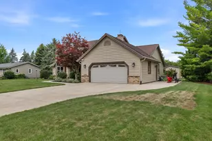 W144N4871 Stone Dr, Menomonee Falls, WI 53051 - Photo 6