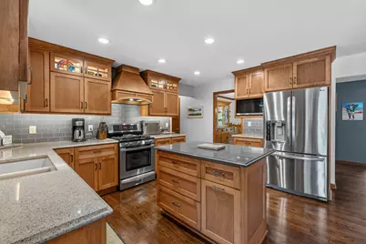 W144N4871  Stone Dr, Menomonee Falls, WI 53051 - Photo 16