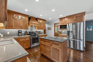 W144N4871 Stone Dr, Menomonee Falls, WI 53051 - Photo 16