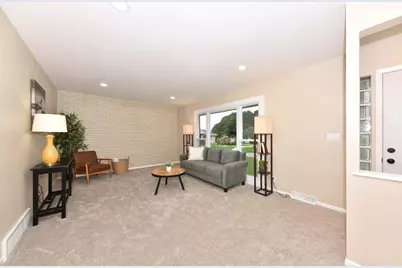 3675 S Taylor Ct, Milwaukee, WI 53207 - Photo 8
