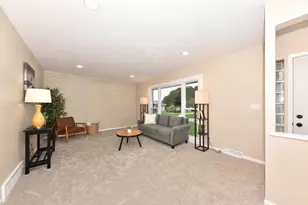 3675 S Taylor Ct, Milwaukee, WI 53207 - Photo 8