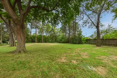 3675 S Taylor Ct, Milwaukee, WI 53207 - Photo 6