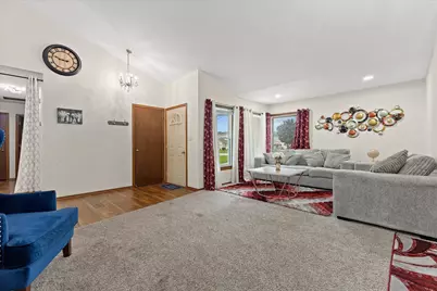 4102 W Minnesota Ct, Franklin, WI 53132 - Photo 4