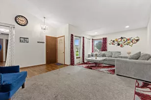 4102 W Minnesota Ct, Franklin, WI 53132 - Photo 4